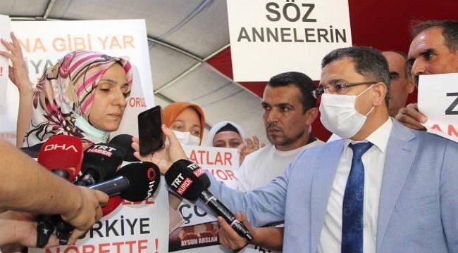 BAKAN YANIK EVLAT NÖBETİNDEKİ ANNE İLE GÖRÜŞTÜ