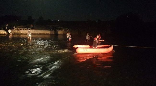 9 vatandaş Dicle Nehri kenarında mahsur kaldı