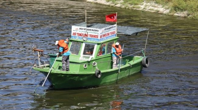 Asi Nehri'ndeki katı atık ve su sümbülleri temizleniyor