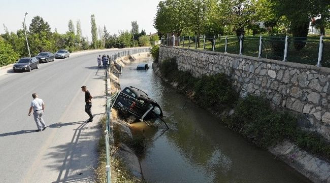 Birbirlerine çarpıp kanala uçtular