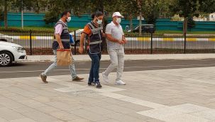 Boşandığı eşini, çocuğunun gözleri önünde öldürdü