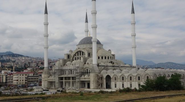 Doğu Karadeniz'in en büyük camii ve külliyesi ana hatlarıyla tamamlandı