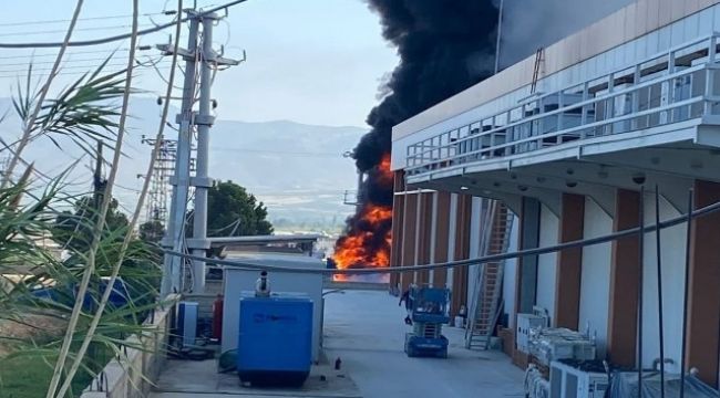 Fabrika bahçesinde korkutan yangın