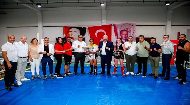 KICK BOKS ŞAMPİYONASI NEFES KESTİ