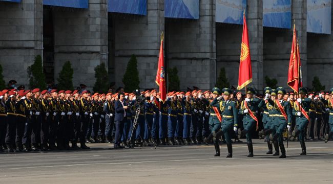 Kırgızistan Bağımsızlık Günü askeri geçit töreniyle kutladı