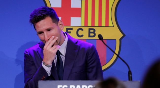 Lionel Messi, Barcelona'ya göz yaşlarıyla veda etti