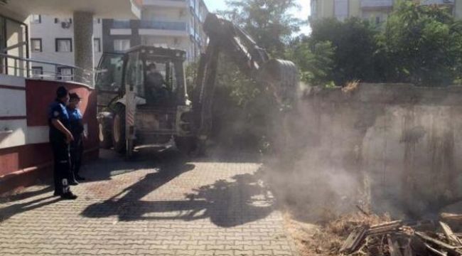 Osmaniye'de metruk binalar yıkılıyor