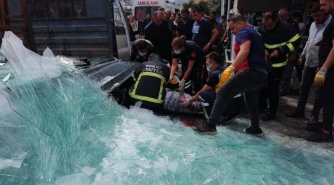 Üzerine cam blok devrilen camcı ölümden döndü