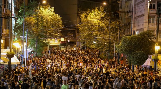 Yunanistan'daki yangınlar protestolara sebep oldu