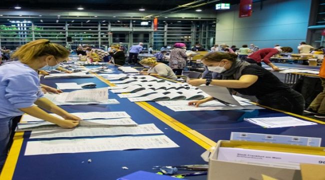 ALMANYA'DAKİ GENEL SEÇİMLERDE SANDIK SAYIMI TAMAMLANDI