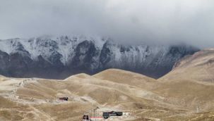 Erciyes'in zirvesi beyaz örtüyle kaplandı