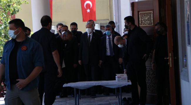 Erdoğan, cuma namazını yeni yapılan Emir Sultan Camiinde kıldı