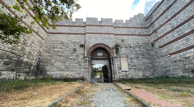 Fatih Sultan Mehmet'in ordusunun İstanbul'a girdiği kapı kötülüklerle doldu