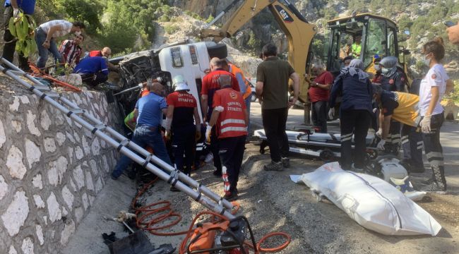 Isparta-Antalya yolunda can pazarı