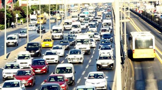 İstanbul'da eğitim gününde yoğun trafik