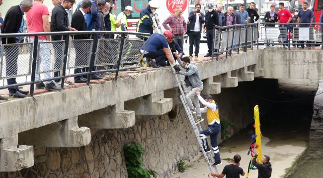 Kazaya yardım etmek isterken kendi yaralandı