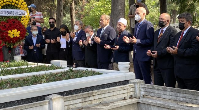 Metin Oktay kabri başında anıldı