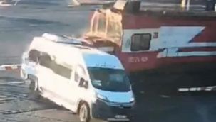 Servis ile trenin çarpıştığı kazada sürücü tutuklandı