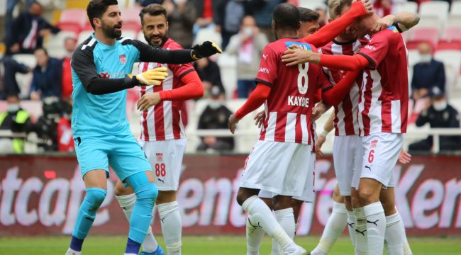 Sivasspor evinde ilk kez kazandı