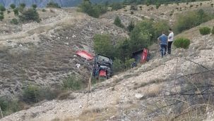 Traktör şarampole devrildi,2 kişi hayatını kaybetti