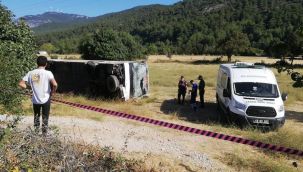 Tur otobüsünün, öğrenci servisine çarptığı kazada can pazarı