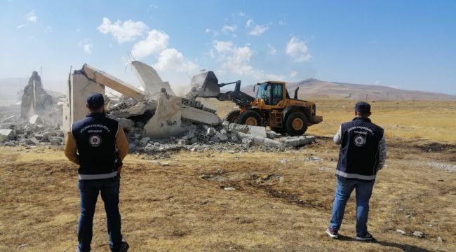 Van'da göçmenlerin saklandığı 5 ‘şok ev' yıkıldı