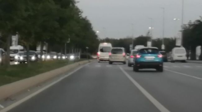 Art arda makas atıp trafiği tehlikeye sokan maganda kamerada