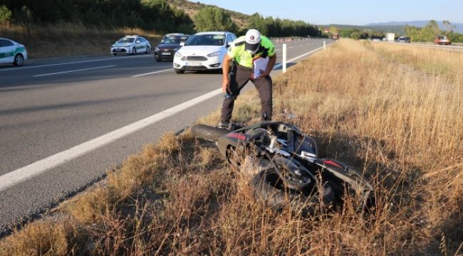 Bariyerlere çarpan motosiklet sürücüsü hayatını kaybetti