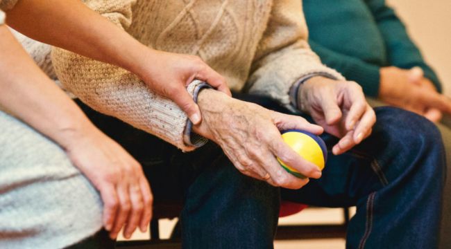 'Covid-19 yalnızlığı Alzheimer riskini artırıyor'