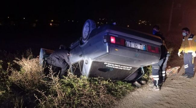 Gece kaza yapan sürücüyü sabah işçiler araç içinde buldu