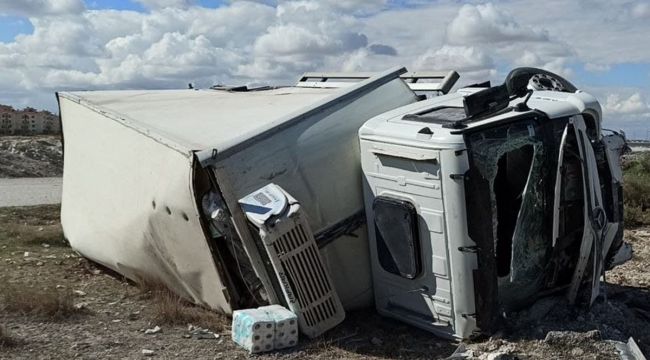 Hurdaya dönen tırdan burnu dahi kanamadan kurtuldu