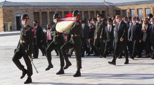 İçişleri Bakanı Soylu 81 ilden gelen muhtarlarla Anıtkabir'i ziyaret etti