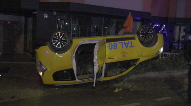 Kadıköy'de ticari taksi takla attı