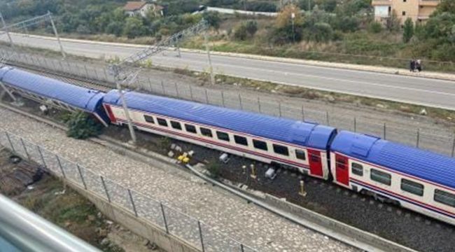 Kocaeli'de yolcu treni kaza yaptı