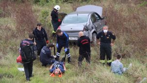 Kocaeli'nde bir araç 10 metre yükseklikten çalılık alana düştü