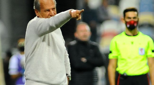 Mustafa Denizli'den taraftara övgü