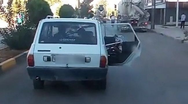 Trafikte kapısı açık ilerleyen otomobile ceza kesildi