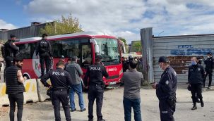 Ümraniye'de kağıt toplayıcıları polise taş attı