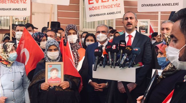 Adalet Bakanı Abdulhamit Gül, Diyarbakır annelerini ziyaret etti