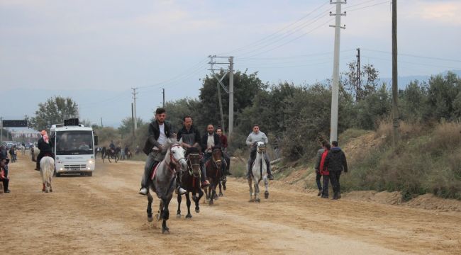 GELENEKSEL RAHVAN AT YARIŞLARI YAPILDI