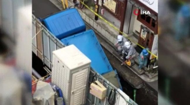 Japonya'da yol çöktü, çöp kamyonu oluşan çukura düştü