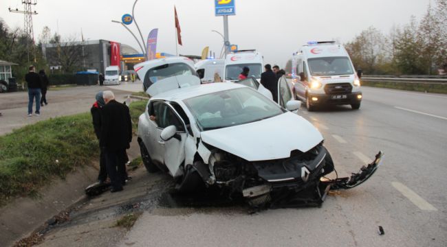 Sis nedeniyle meydana gelen kazada 1'i çocuk 5 kişi yaralandı