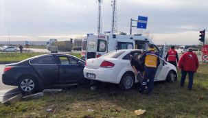 Tekirdağ'da iki otomobil çarpıştı