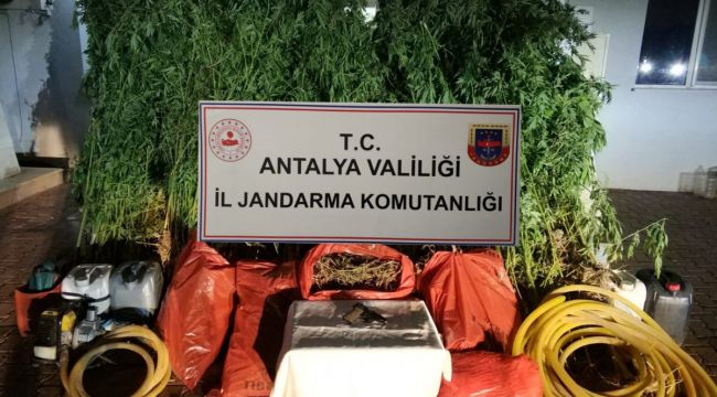 Antalya'da uyuşturucu tacirlerine darbe