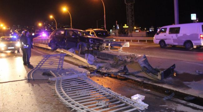 Direksiyon hakimiyetini kaybeden sürücü refüje çıktı