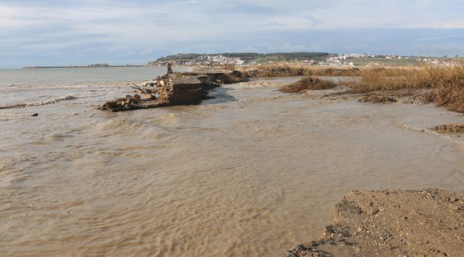 Edirne felaketi yaşıyor, sel sularına dayanamayan köprü yıkıldı