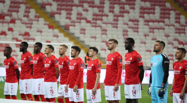 Sivasspor'da 2 futbolcu ceza sınırında