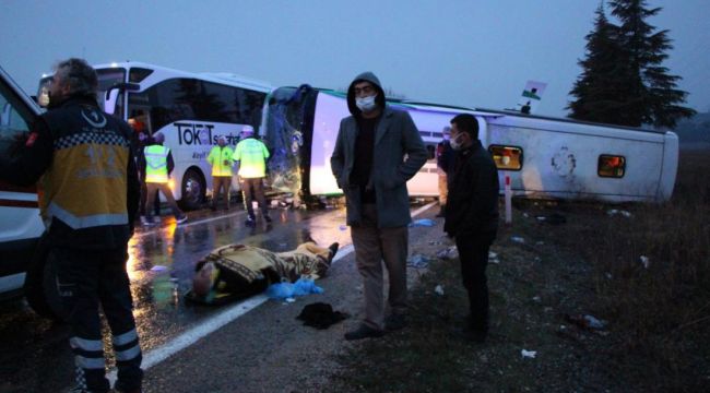 Yolcu otobüsünün devrildi, can pazarına döndü