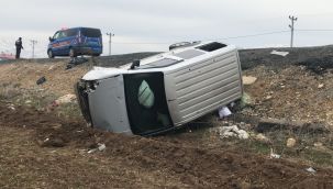 Elazığ'da hafif ticari araç şarampole yuvarlandı