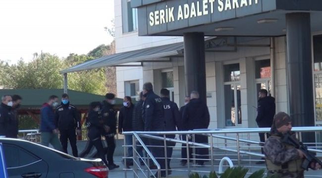 Emlak zengini kadının cinayet şüphelisi 6 şahıs, adliyeye çıkartıldı